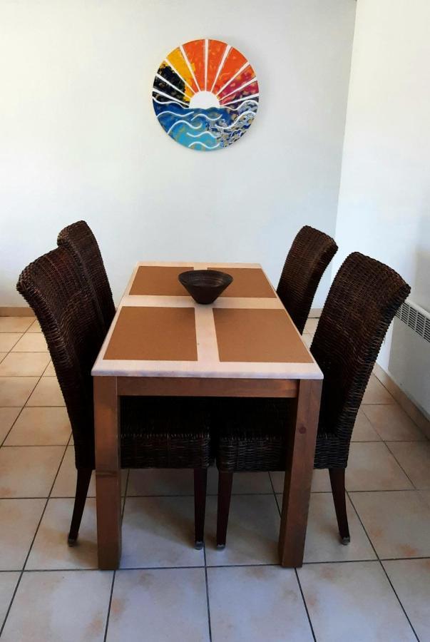 Chez Ced Et Laeti: Private Apartment with Garden, Pool, and Coastal Charm Le Verdon-sur-Mer Exterior photo